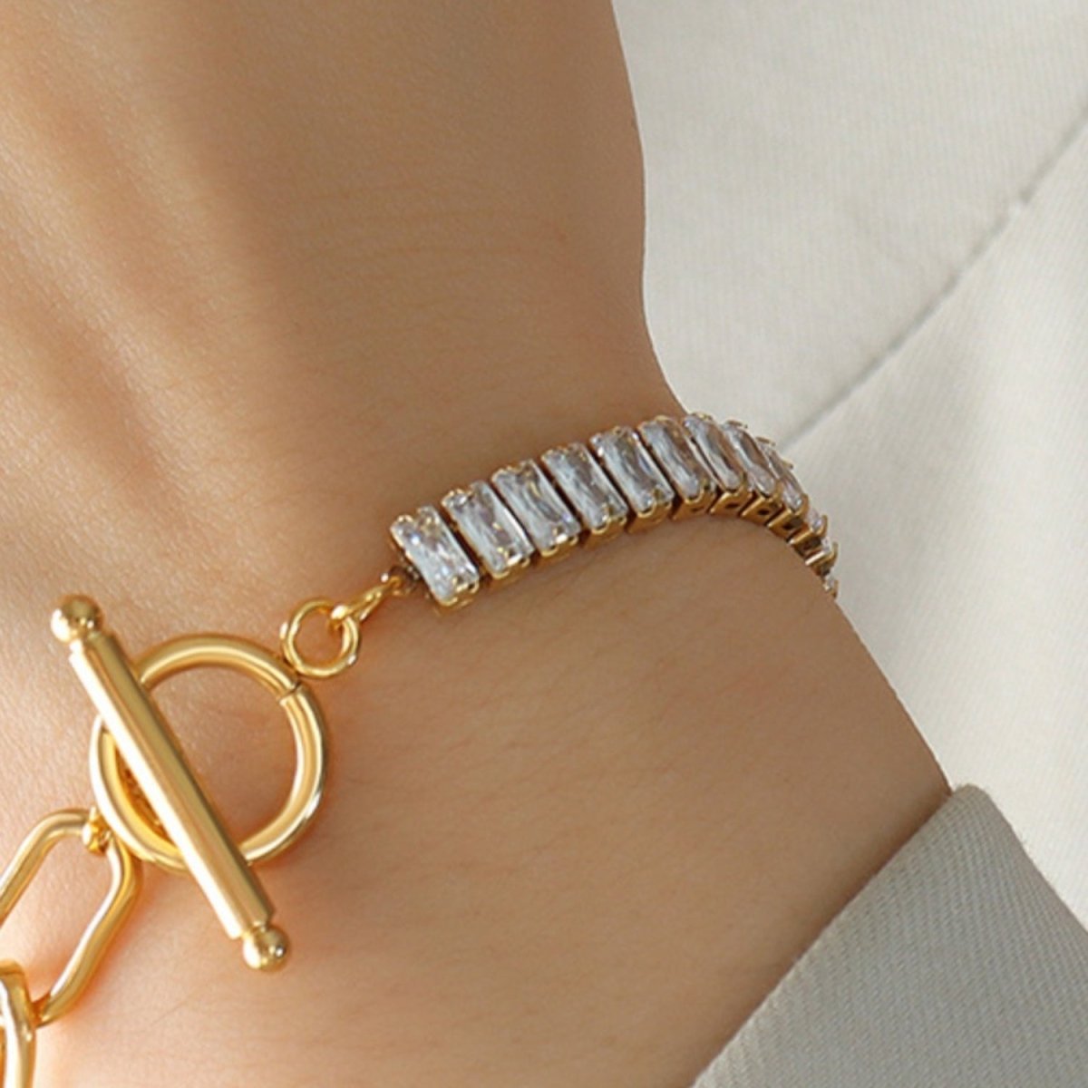 Zircon Titanium Steel Closure Bracelet - AMVIM