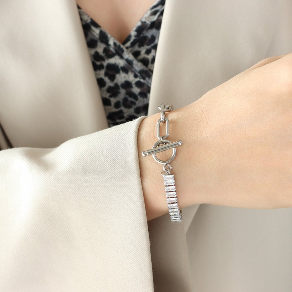 Zircon Titanium Steel Closure Bracelet - AMVIM