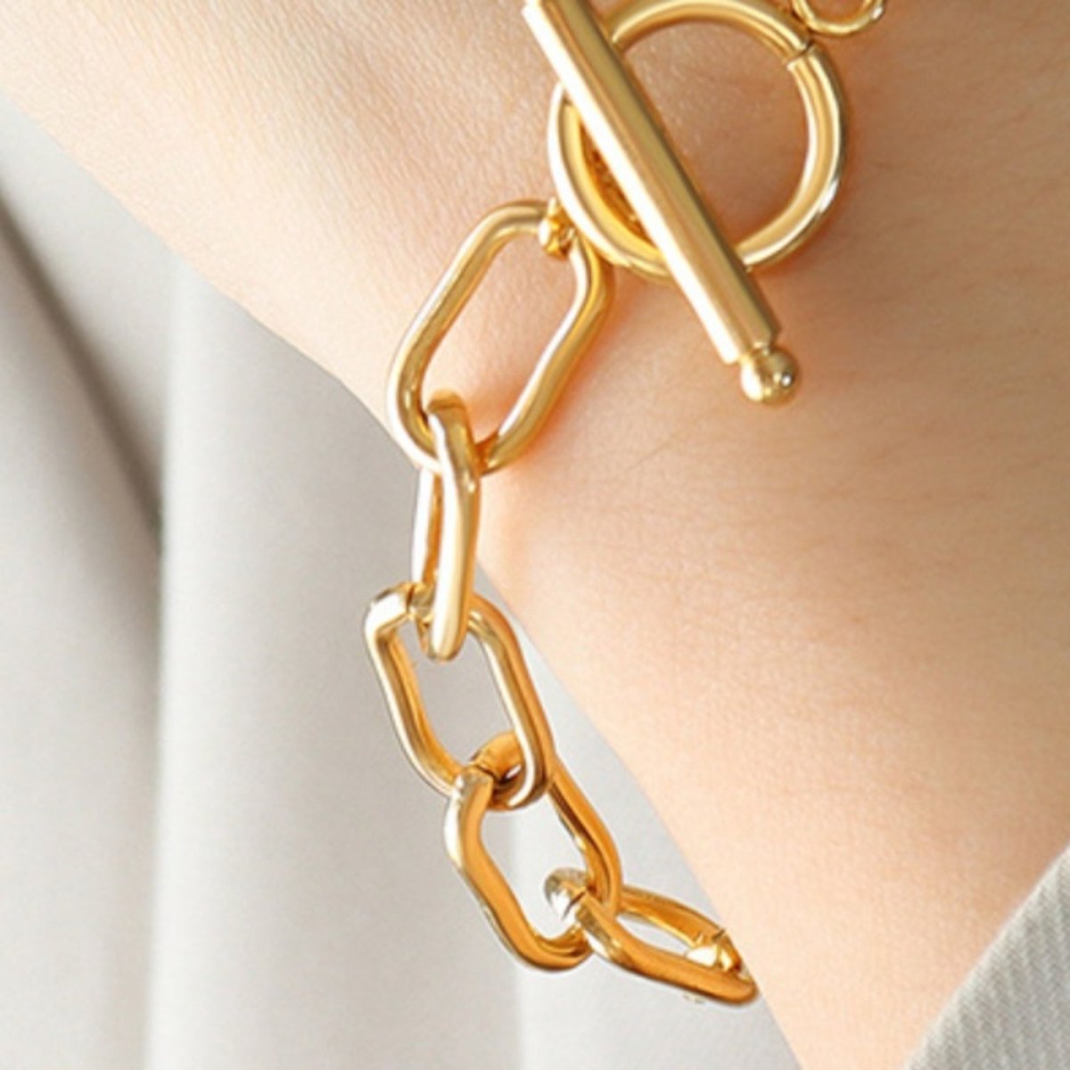 Zircon Titanium Steel Closure Bracelet - AMVIM