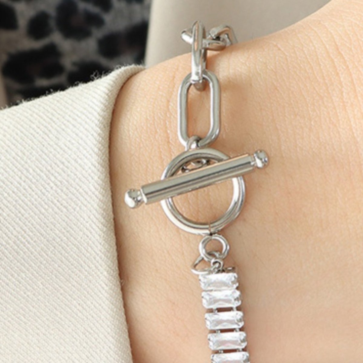 Zircon Titanium Steel Closure Bracelet - AMVIM