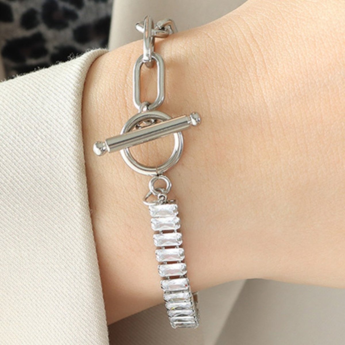 Zircon Titanium Steel Closure Bracelet - AMVIM