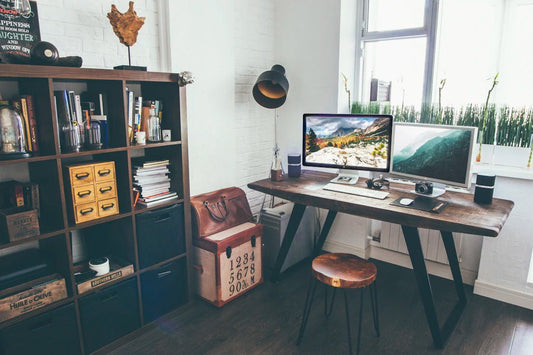 Accessorizing Your Office Look: Less is More - AMVIM