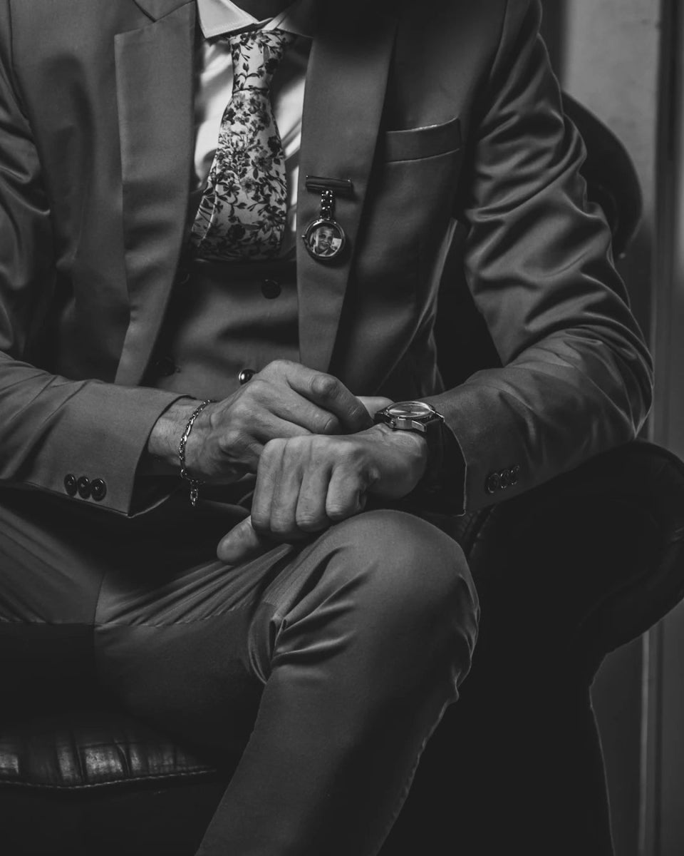 Dress for Success in Virtual Meetings: Style Tips - AMVIM