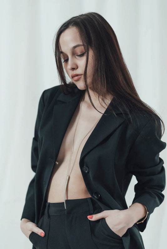 Navigating Dress Code Challenges: Interview Outfit Tips - AMVIM