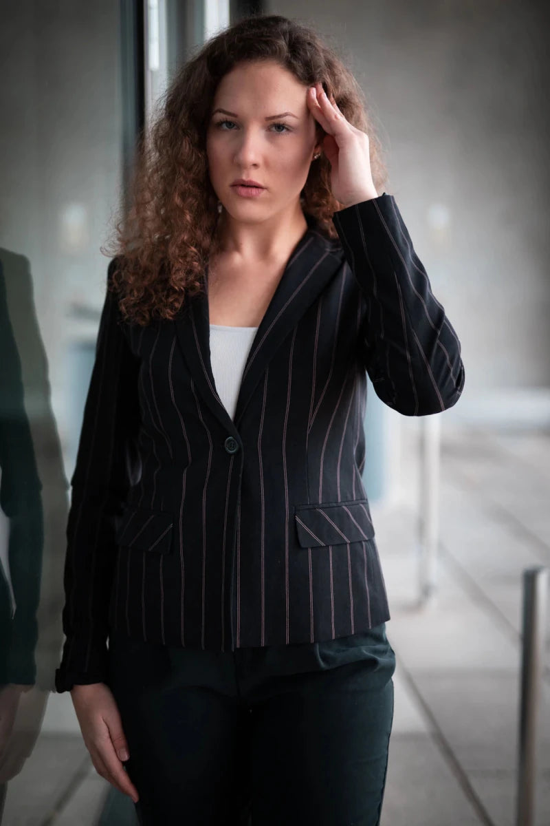 Navigating Fashion Trends in the Workplace: Do's and Don’ts - AMVIM