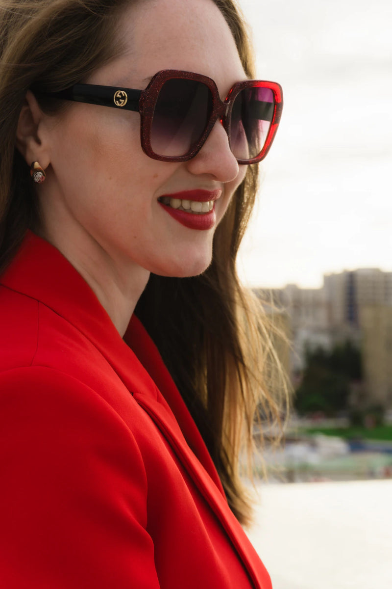 Stylish Guide: How to Wear Statement Pieces at Work - AMVIM