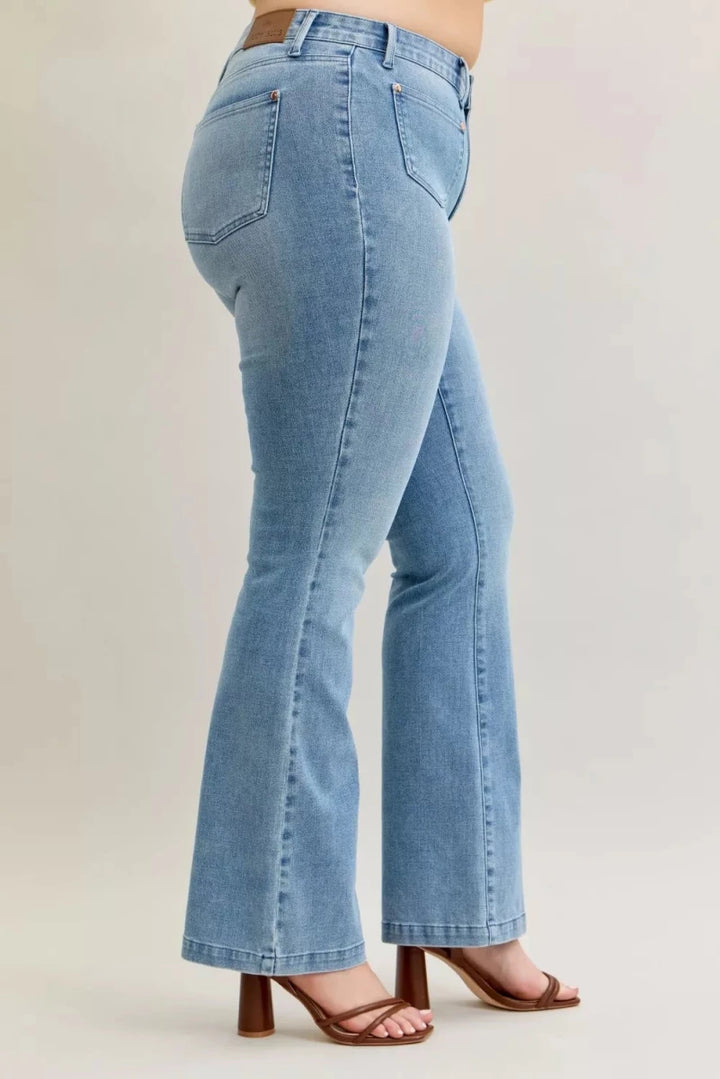 Judy Blue Plus Size Mid Rise Bootcut Jeans with Contrast Wash &amp; Front Pockets - AMVIM