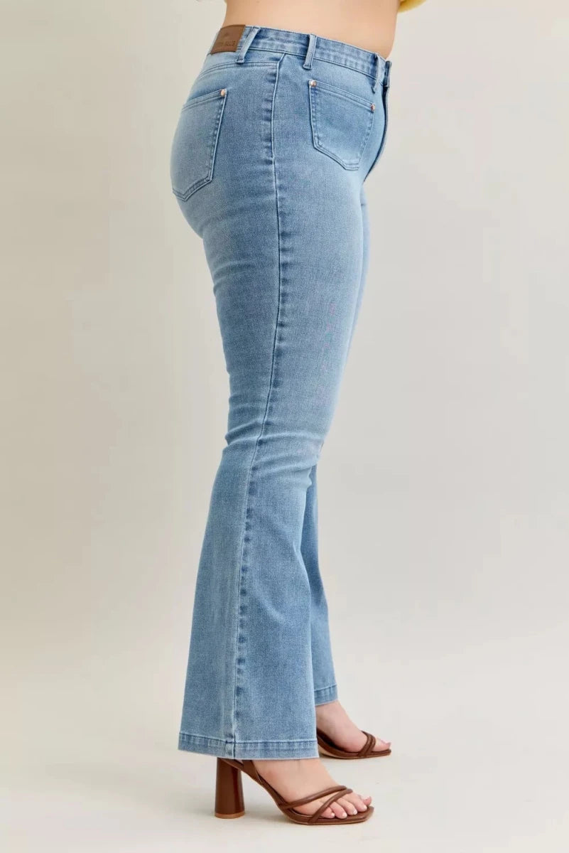 Judy Blue Plus Size Mid Rise Bootcut Jeans with Contrast Wash &amp; Front Pockets - AMVIM