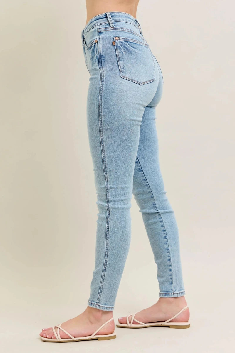 Judy Blue Plus Size Mr. Tummy Control Vintage Wash Skinny Jeans - AMVIM