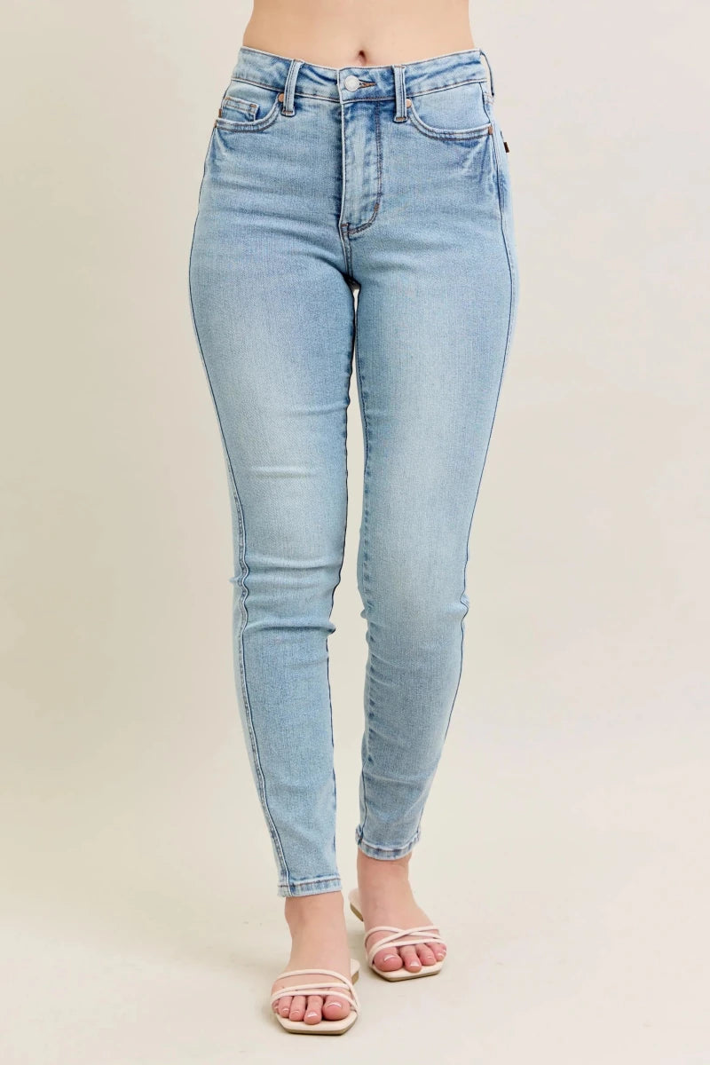 Judy Blue Plus Size Mr. Tummy Control Vintage Wash Skinny Jeans - AMVIM