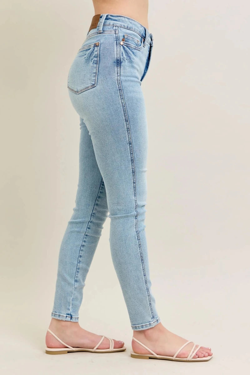 Judy Blue Plus Size Mr. Tummy Control Vintage Wash Skinny Jeans - AMVIM