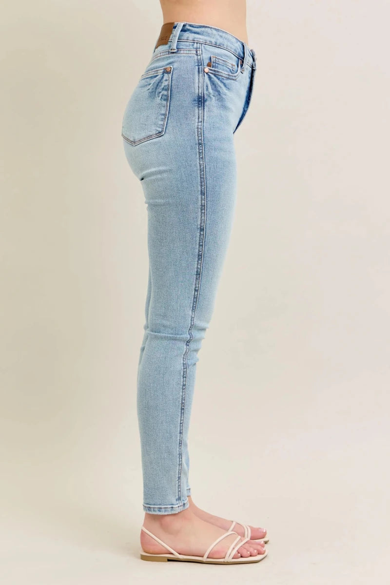 Judy Blue Plus Size Mr. Tummy Control Vintage Wash Skinny Jeans - AMVIM