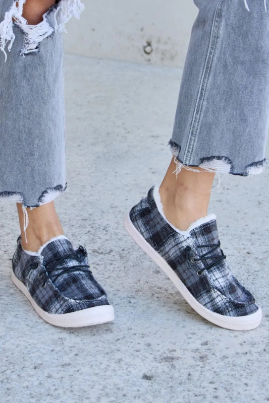 Plaid Plush Flat Sneakers for Everyday Comfort - AMVIM
